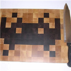space-invaders-cutting-board