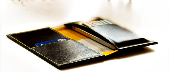 landmark-lion-smartphone-wallet