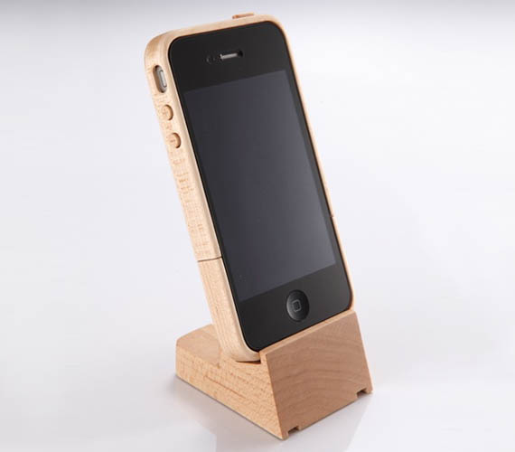 iTimber-Solid-Wood-iPhone-4-Case-and-Stand
