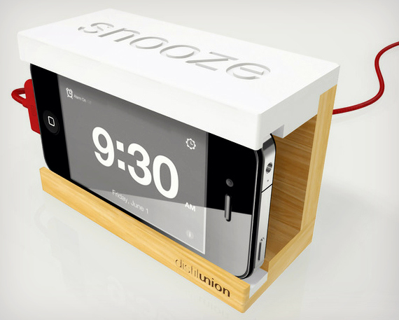 Snooze-iPhone-Alarm-Dock