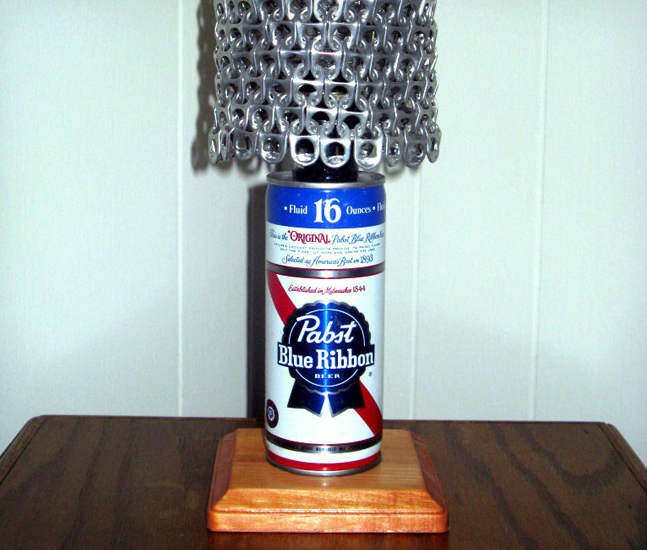 Pabst-Blue-Ribbon-Beer-Can-Lamp-3