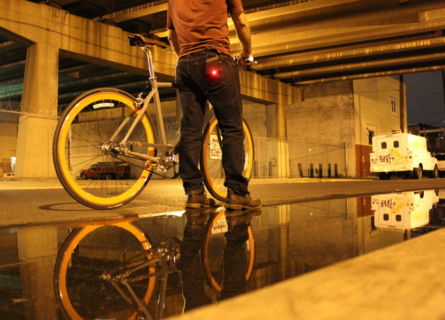 Monocle-iPhone-Bike-Light-4