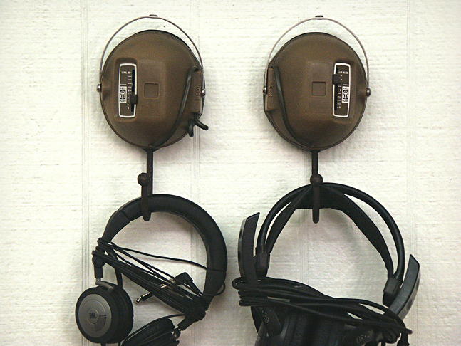 Vintage-Headphone-Hangers-3