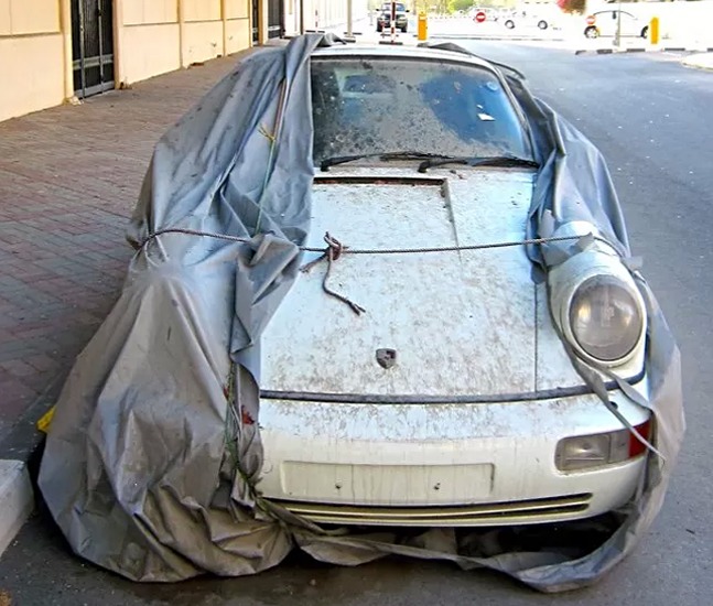 Abandoned-Luxury-Cars-of-Dubai-3