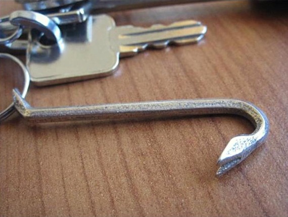 Mini-Crowbar-Keychain-Tool-1