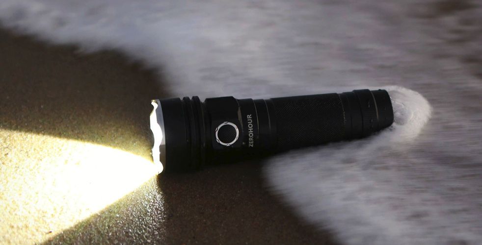 zero-hour-battery-flashlight-5