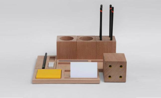 Simple Blocks to Organize Your Desk