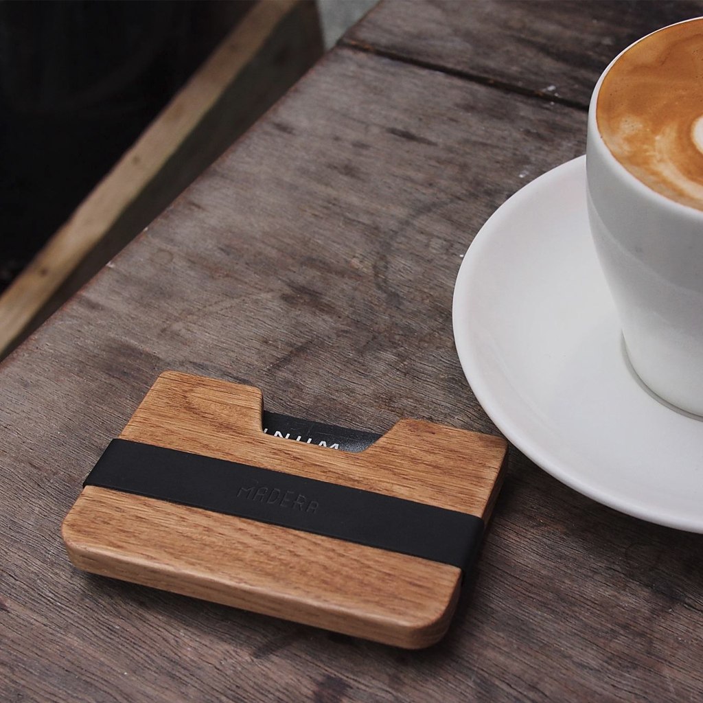 This Minimal Wood Wallet Even Has Space For Change