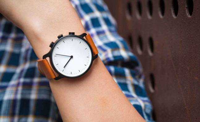Névo Is a Smartwatch That Doesn’t Look Like One