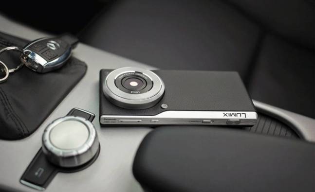The Panasonic Lumix CM1 Cameraphone Has a Leica Lens