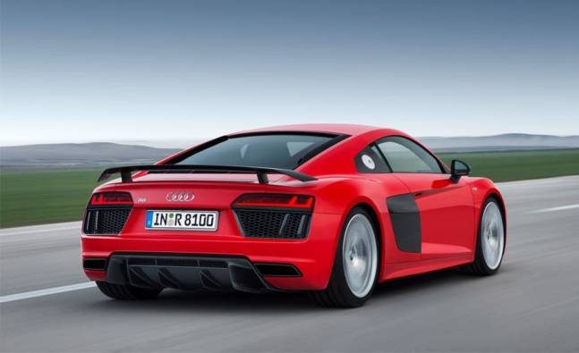 Audi Unveils the 2016 R8 V10