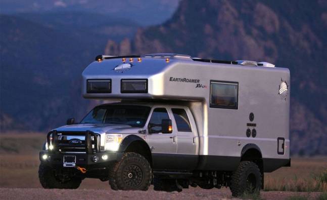 EarthRoamer Turns Ford Trucks Into Off-Road Campers