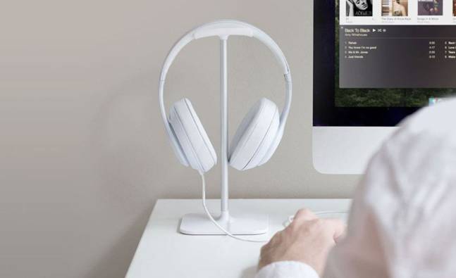 The Headphone Stand Built for All Headphones