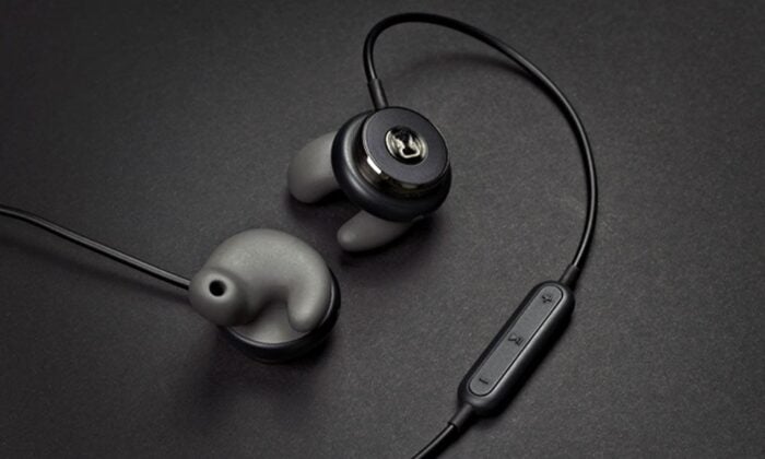 Bluetooth Earphones That Mold to Your Ears in Under a Minute