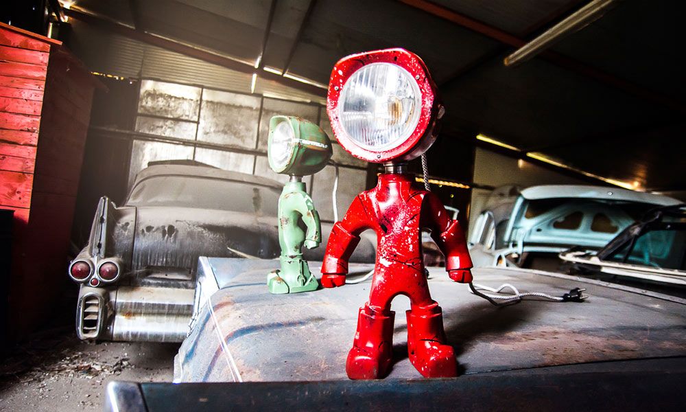 The Customizable Robot Lamp With a Vintage Headlight