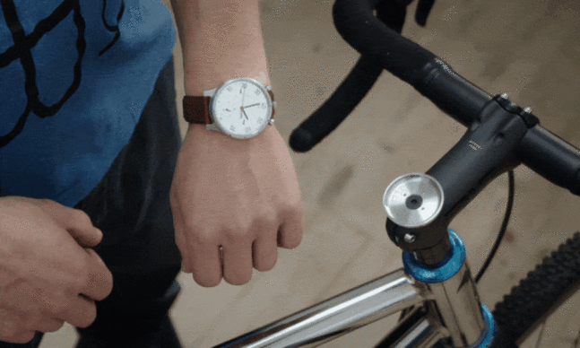 Moskito Is a Smart Watch & Bike Speedometer