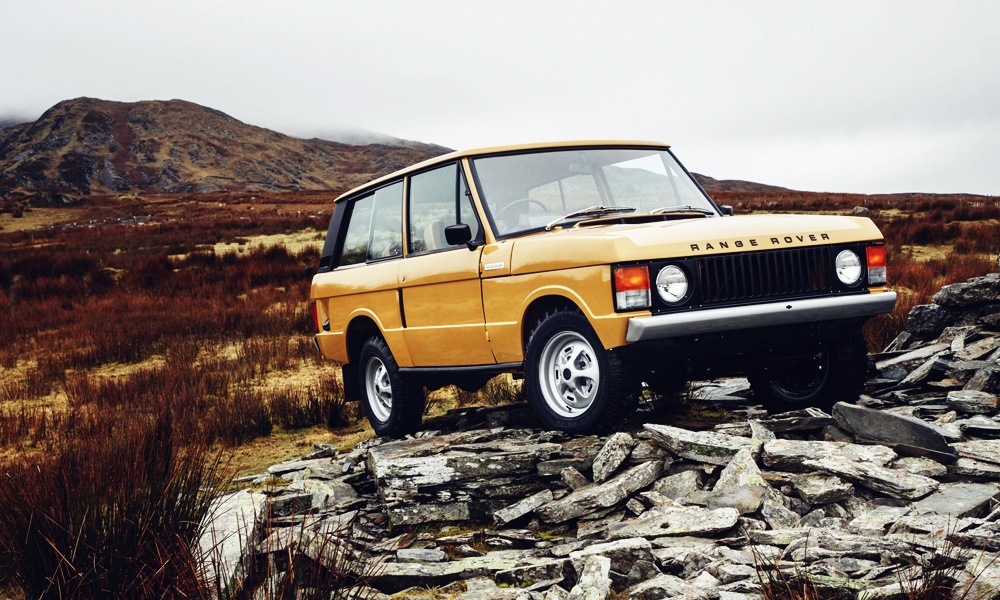 Land-Rover-Is-Reviving-the-1978-Three-Door-Range-Rover-Classic-2