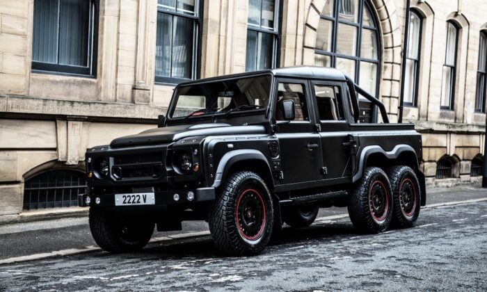 Project Kahn’s Flying Huntsman 6×6 Land Rover Defender