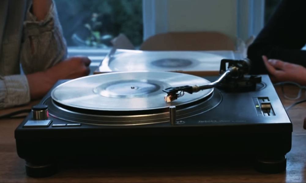 Turn-Your-Cremated-Remains-into-a-Vinyl-Record-2