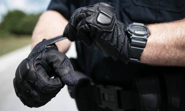 8 Tactical Gloves for Keeping Your Hands Alive