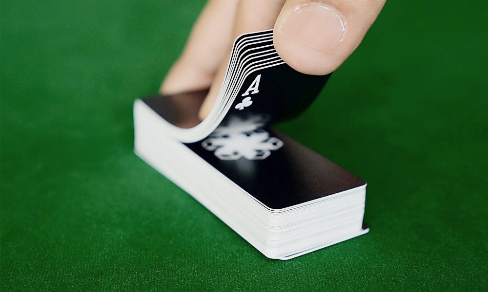 Air-Deck-Playing-Cards-Are-Perfect-for-Travel-4