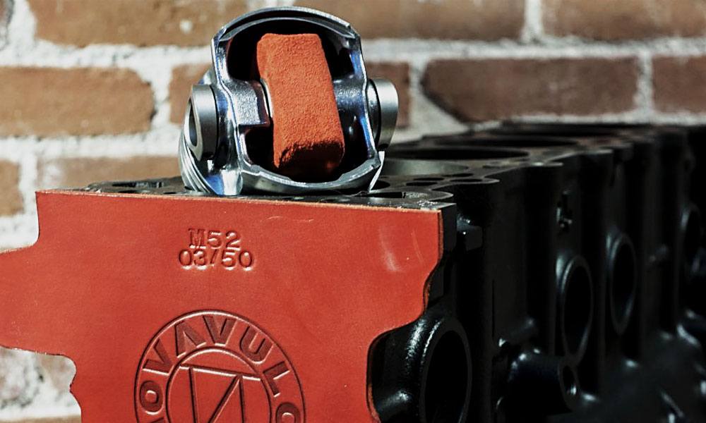 This-Watch-Winder-Is-Made-from-a-Engine-4