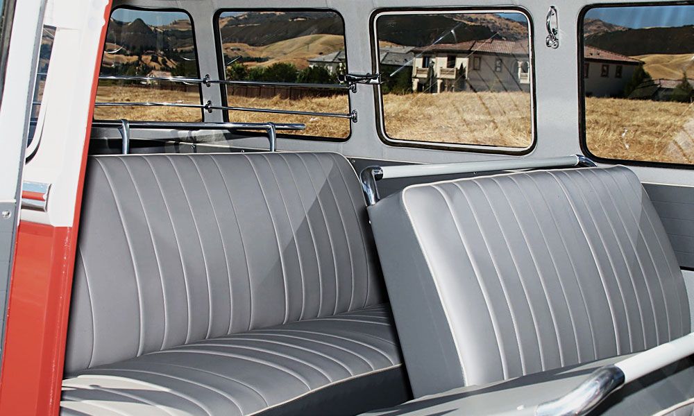 1959-Volkswagen-Deluxe-23-Window-Bus-new-4