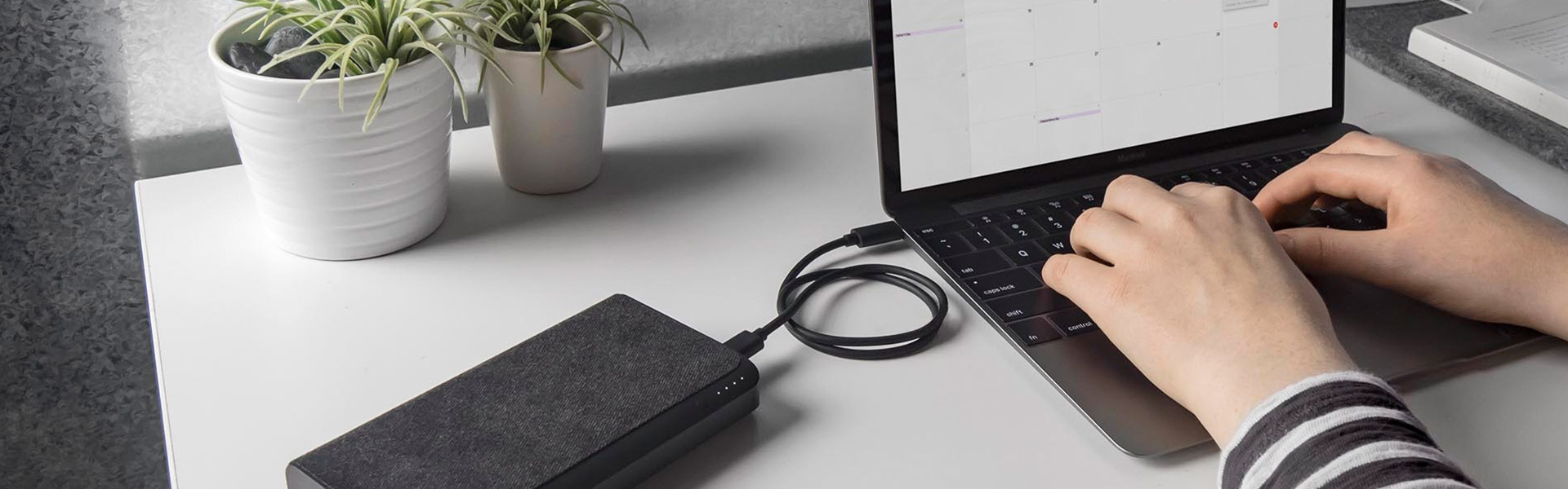 Как заряжать ноутбук от power bank. Аккумулятор Mophie Powerstation XXL USB-C, 19500 Mah. Ноутбук зарядка Эстетика. How to build a Power Bank. Батарея для ноутбука фото.