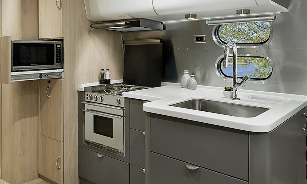Airstream-Globetrotter-Is-the-Most-Luxurious-Trailer-Ever-3