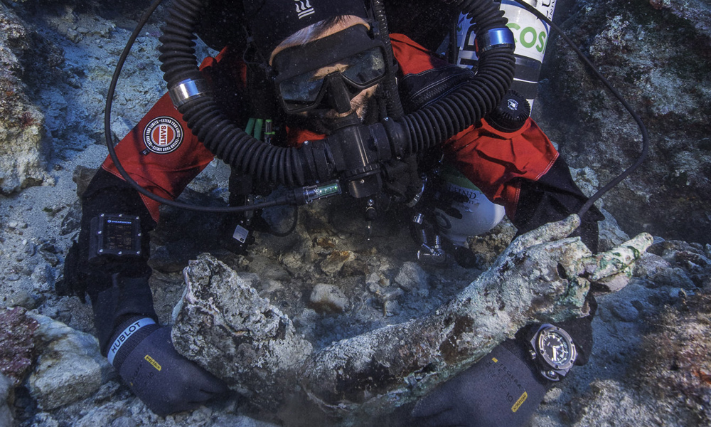 Archaeologists Just Unearthed a Giant Bronze Arm From the Antikythera Shipwreck