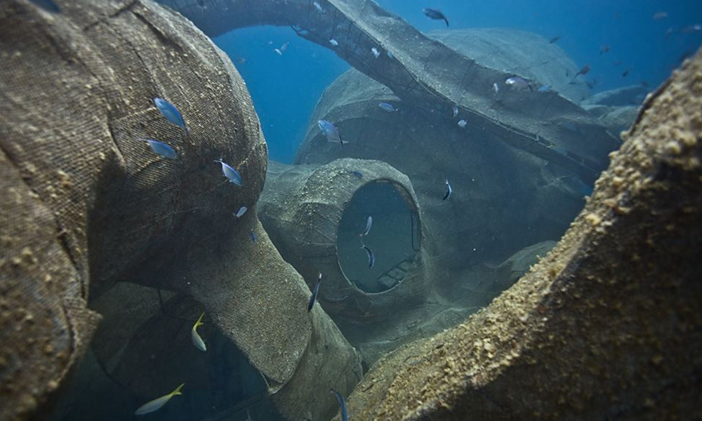 Richard-Branson-Turned-a-WWII-Ship-Into-an-Underwater-Work-of-Art-5