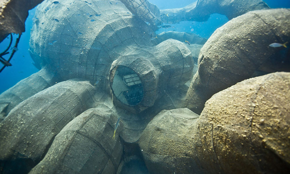 Richard-Branson-Turned-a-WWII-Ship-Into-an-Underwater-Work-of-Art-6