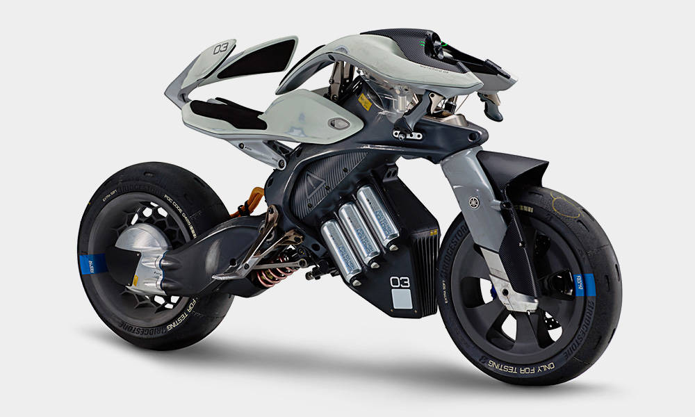 Yamaha-MOTOROiD-Is-a-Motorcycle-With-Artificial-Intelligence-1