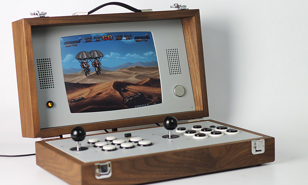 Love-Hulten-Cary42-Briefcase-Video-Game-Console-6
