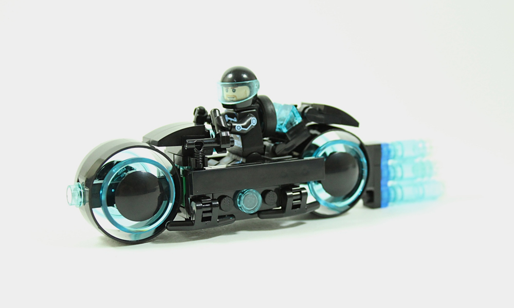 Tron-Legacy-LEGO-Light-Cycle-Is-Coming-in-2018-3