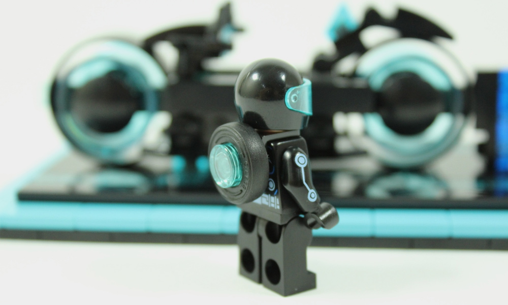 Tron-Legacy-LEGO-Light-Cycle-Is-Coming-in-2018-4