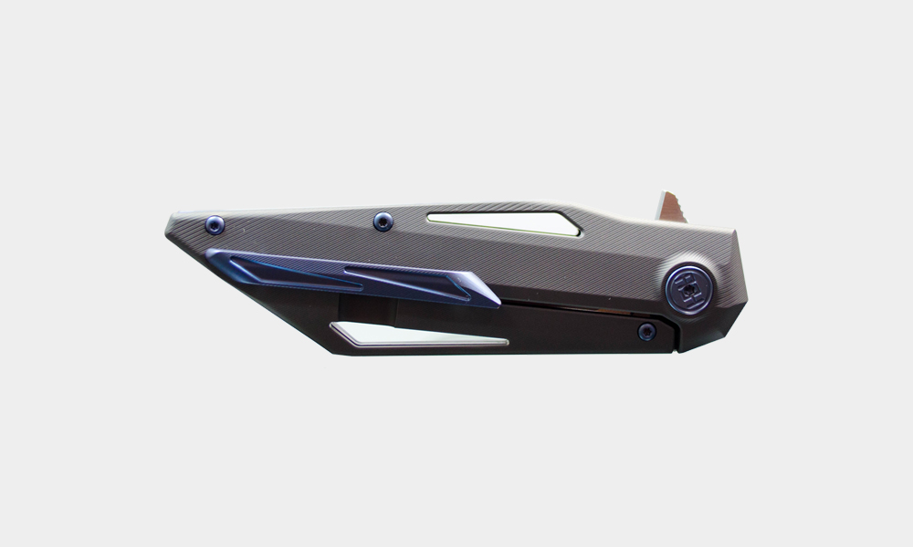 Wingman-Is-a-Futuristic-Pocket-Knife-2