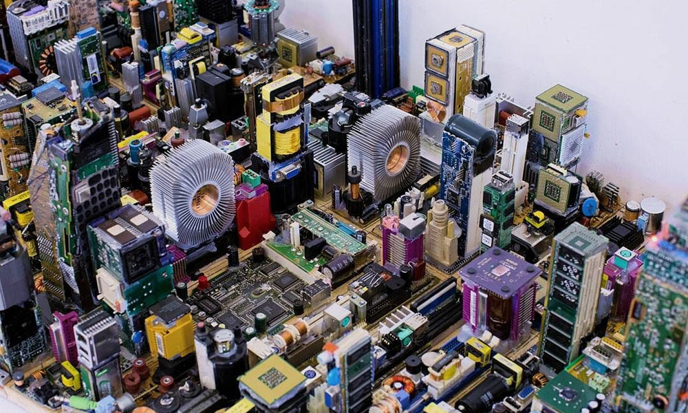 An-Artist-Made-a-Model-of-Midtown-Manhattan-Out-of-Computer-Parts-4