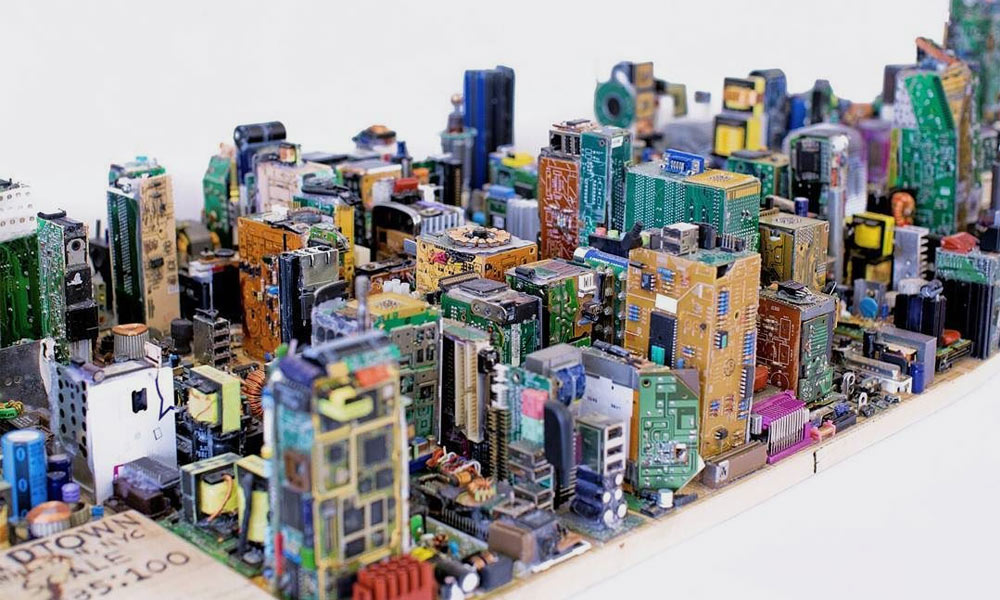 An-Artist-Made-a-Model-of-Midtown-Manhattan-Out-of-Computer-Parts-5