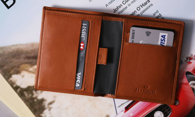 Harber London’s Leather Bifold Wallet Is Built for Everyday Convenience
