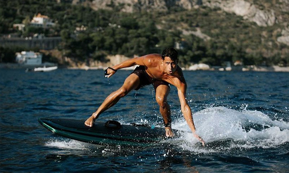 Radinn-G2X-Is-an-Electric-Surfboard-That-Doesnt-Require-Waves-2