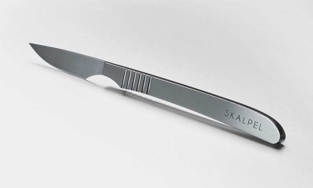 Skalpel-Is-a-Steak-Knife-That-Looks-Like-a-Surgeons-Scalpel-2