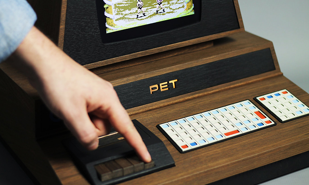 PET-De-Lux-Retro-Video-Game-Console-2