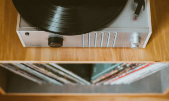 8-Vinyl-Record-Holders-More-Stylish-Than-a-Milk-Crate-Header