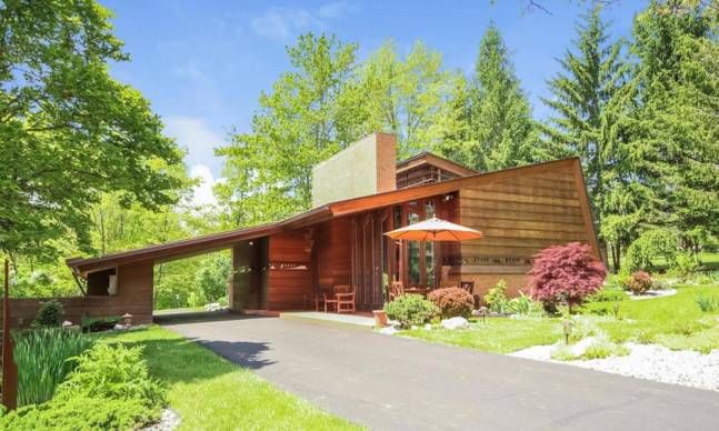 A Little-Known Frank Lloyd Wright Home Is For Sale