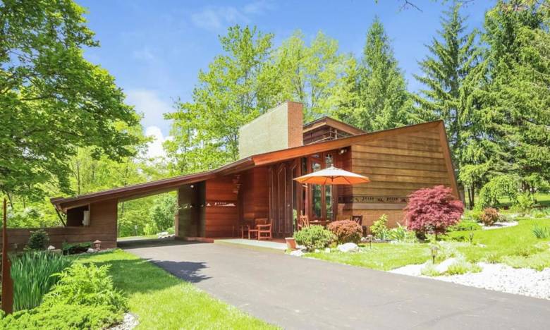 A Little-Known Frank Lloyd Wright Home Is For Sale | Cool Material