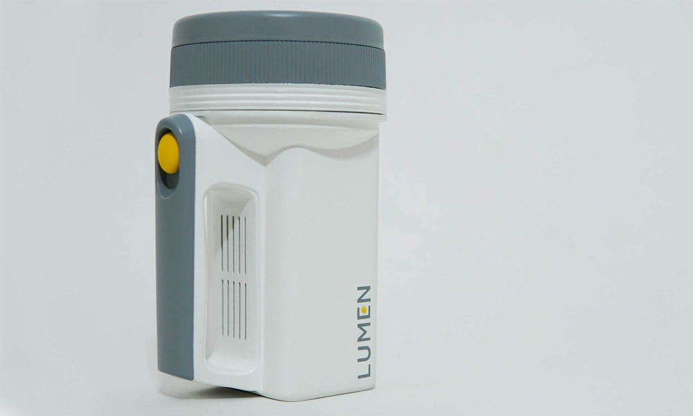 Lumen-Is-a-Mixed-Reality-Projector-That-Looks-like-a-Flashlight-1