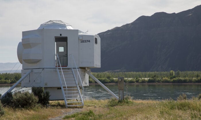 This-Tiny-Home-Is-Modeled-After-a-Lunar-Lander-1