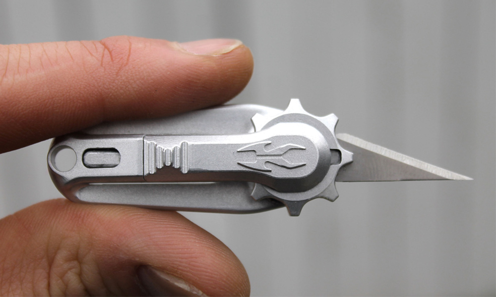 Everyday-Blade-Is-the-World's-Smallest-Folding-Utility-Knife-4