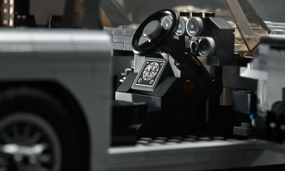 LEGO-James-Bond-Aston-Martin-DB5-4